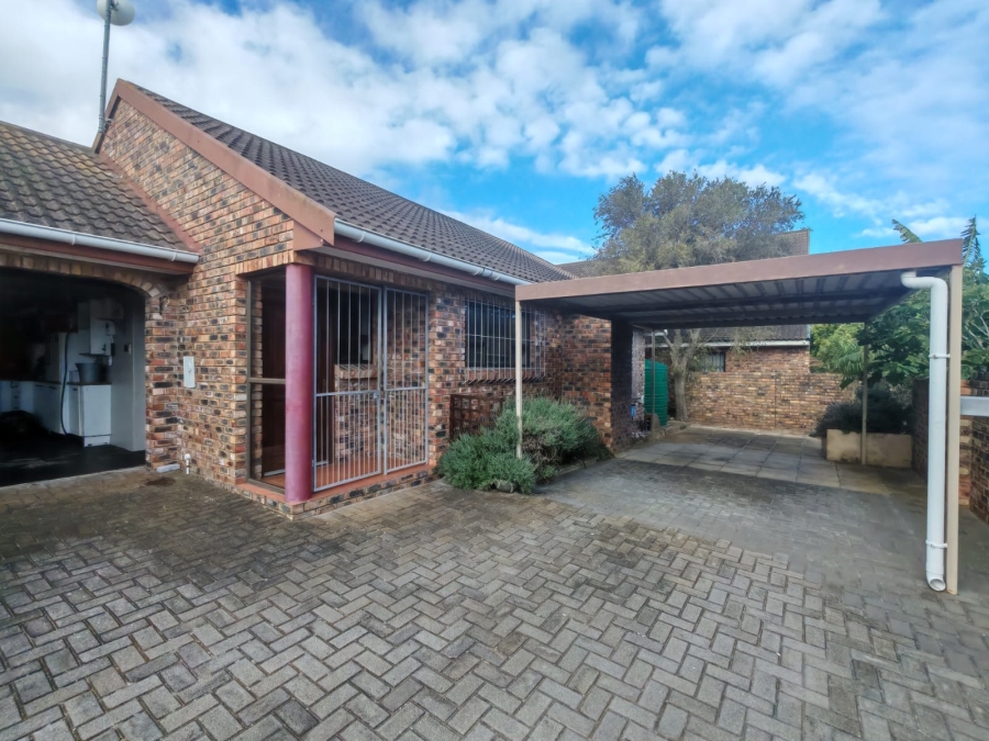 To Let 1 Bedroom Property for Rent in Summerstrand Eastern Cape